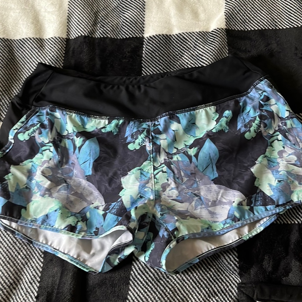 Short active wear shorts